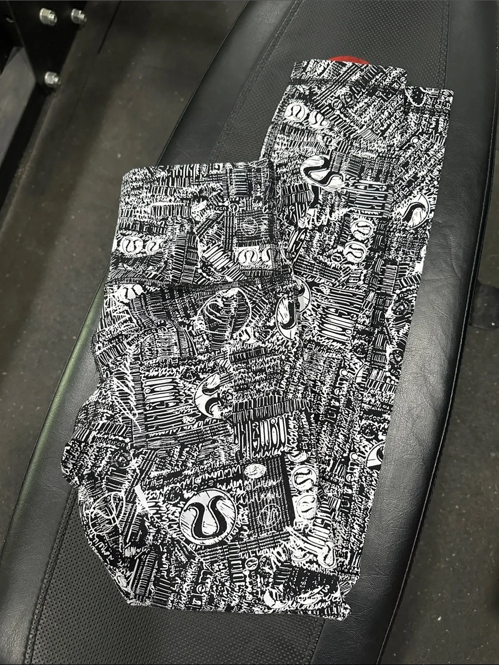 Lululemon logo graphic black and white leggings size 4